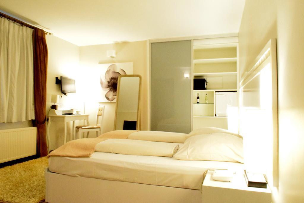La Petite Perle Hotel Hamburg-Harburg Buitenkant foto
